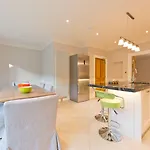 Roxford فندق